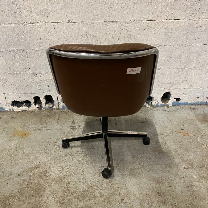 Charles POLLOCK (1930-2013) pour Knoll - Un Fauteuil Pollock, coque en plastiqu…