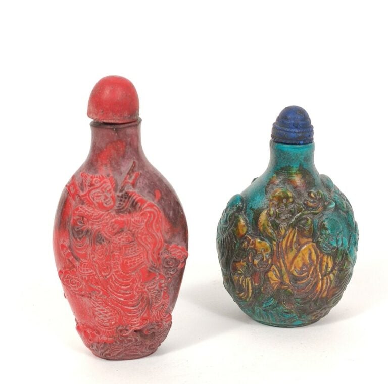 CHINE, Moderne - Lot de deux tabatières imitation pierre dure bleue et laque ci…