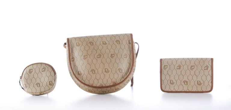 CHRISTIAN DIOR - 1990s - SAC, POCHETTE et PORTE-MONNAIE en toile enduite "Honey…
