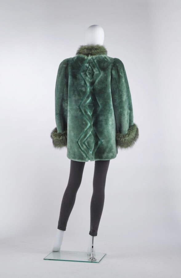 CHRISTIAN DIOR BOUTIQUE FOURRURE par Frédéric Castet - 1980s - MANTEAU 3/4 en m…
