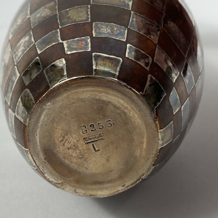 CHRISTOFLE. Vase balustre à dcéor de damier à patine bronze. Signé Christofle.…