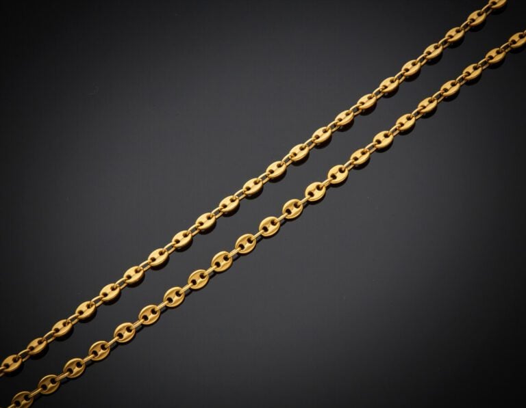 COLLIER en or jaune (750) à maille "grains de café". - Long.: 49,7 cm. Poids :…