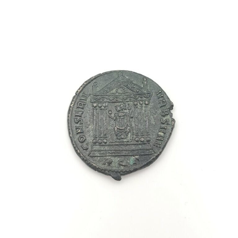 Constantin Ier le Grand, César (306-307). Follis au temple du Génie de Rome pro…