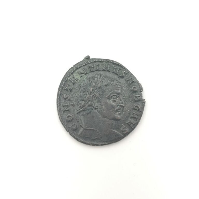 Constantin Ier le Grand, César (306-307). Follis au temple du Génie de Rome pro…