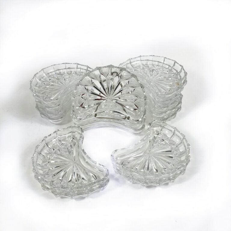 CRISTAL D'ALBRET. Ensemble de 4 assiettes "Saisons" . Diamètre : 20.5 cm et de…