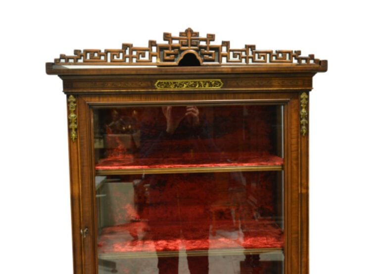 Dans le goût de Gabriel VIARDOT (France, Vers 1900) - Meuble vitrine dans le st…