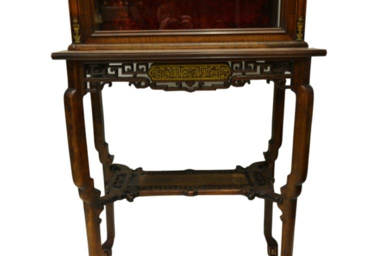 Dans le goût de Gabriel VIARDOT (France, Vers 1900) - Meuble vitrine dans le st…