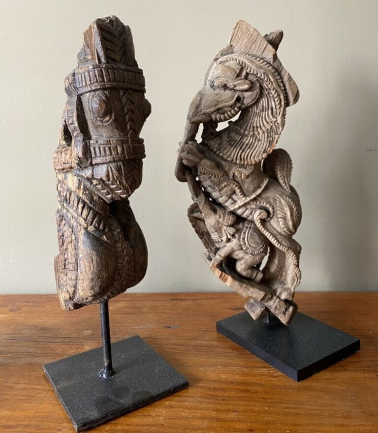Deux bois de char montés sur socle