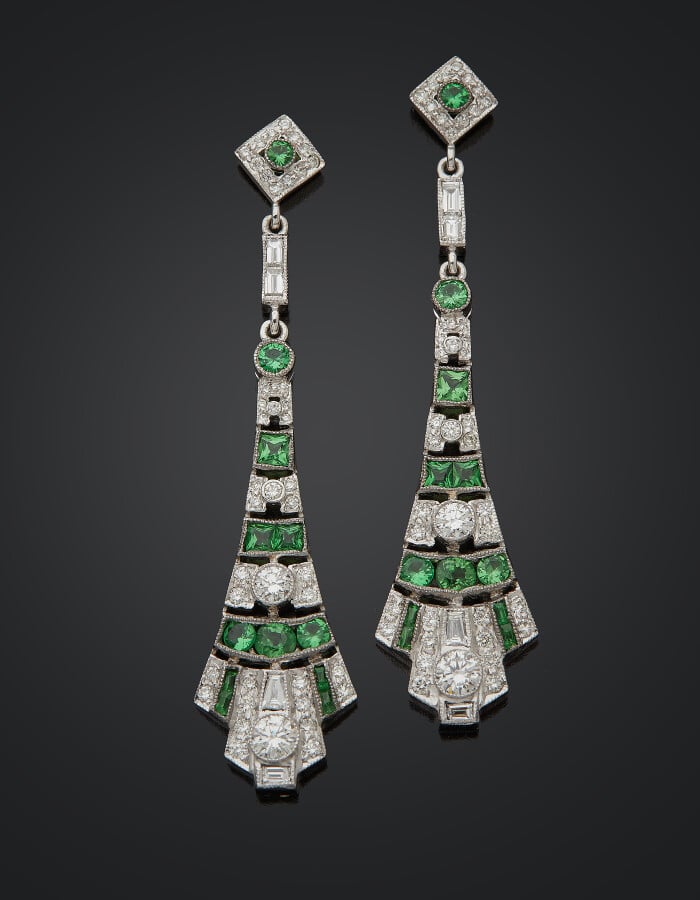 DIAFINI - Paire de PENDANTS D'OREILLES « géométriques » en or gris (750) ajouré…
