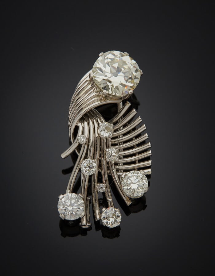 DOUBLE CLIPS de REVERS "volutes" en platine (950) et fils d'or gris (750), ajou…