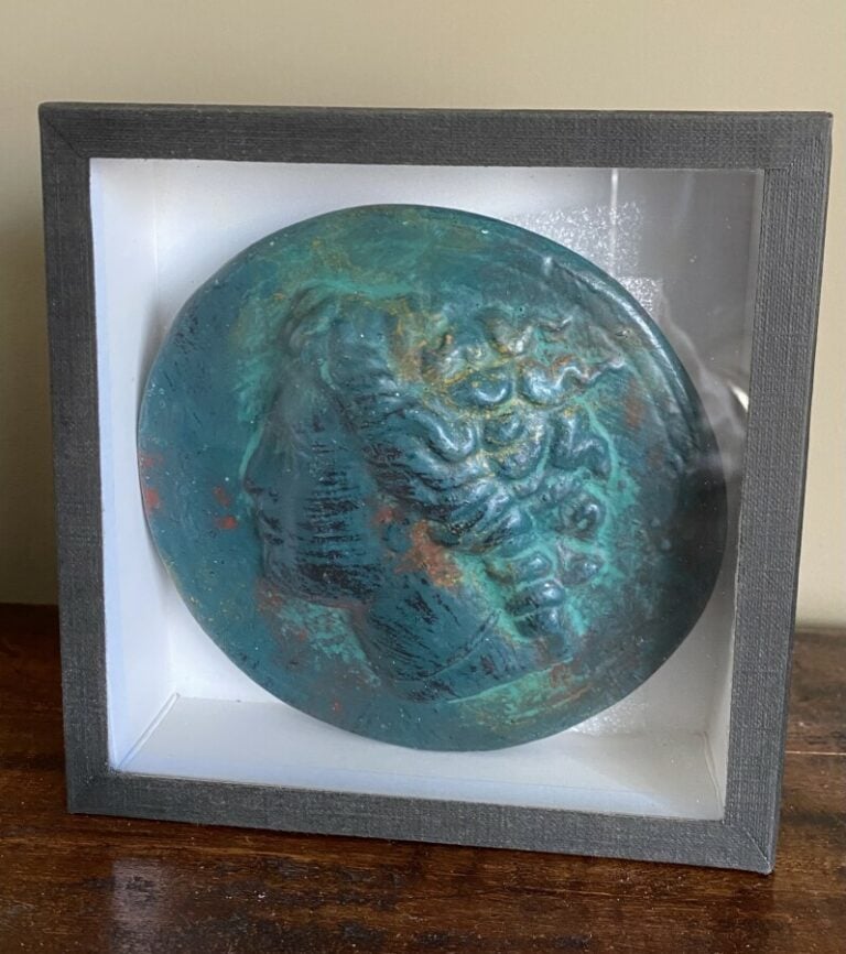 Ecole Xxème : "Les mains", "profil de médaille" : 13 x 13 cm et 15 x 15 cm + "C…
