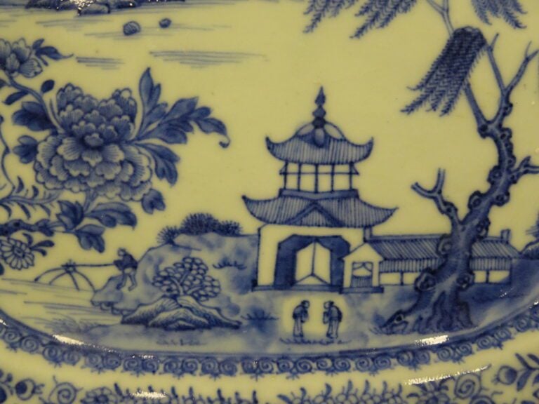 ENSEMBLE DE (2) PLATS EN PORCELAINE BLEU BLANC - Chine pour l'export, - Plat re…