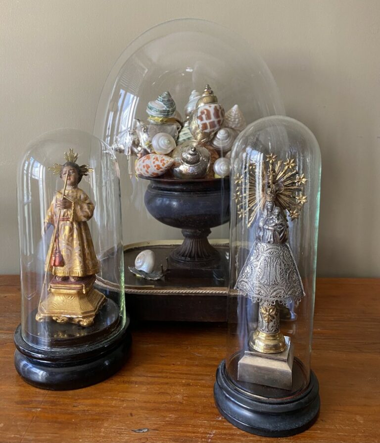 Ensemble de 3 globes contenant coupe avec coquillages, statuette Vierge à l'enf…