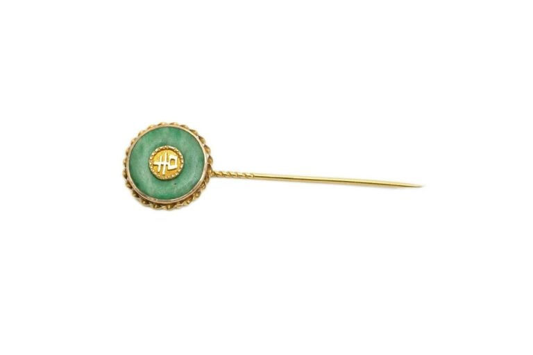 EPINGLE EN OR 18K ET EN JADE JADEITE - Vietnam / Indochine, XXe siècle - La têt…