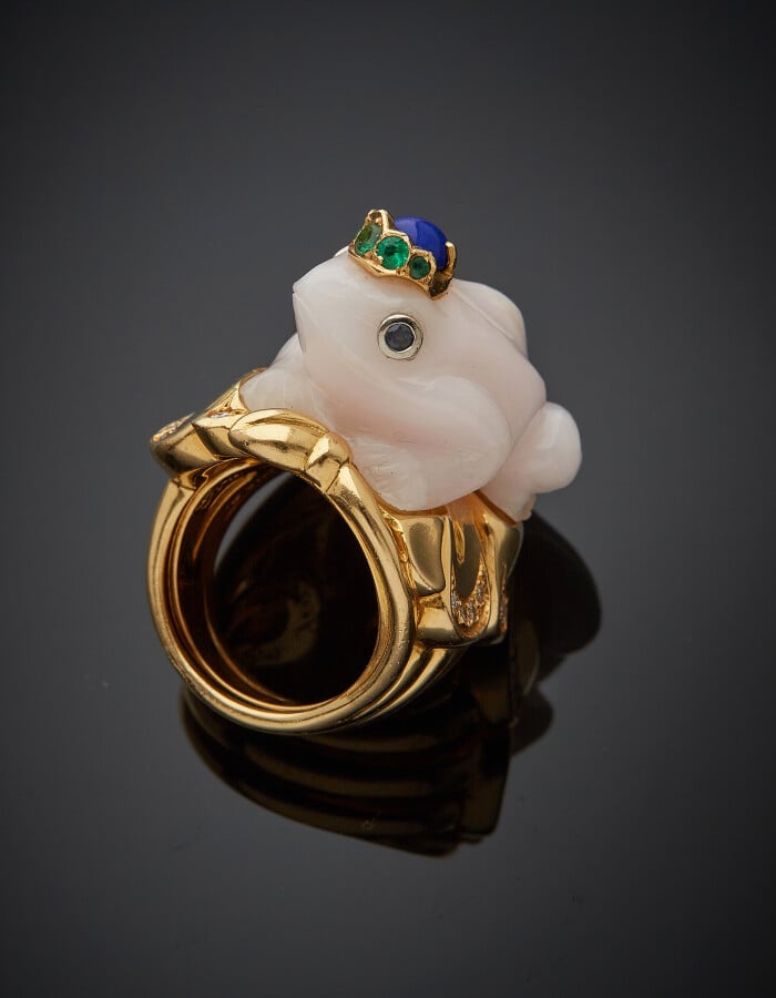 Eva SEGOURA - Large BAGUE « Prince charmant » en or jaune (750) ajouré, orné d'…