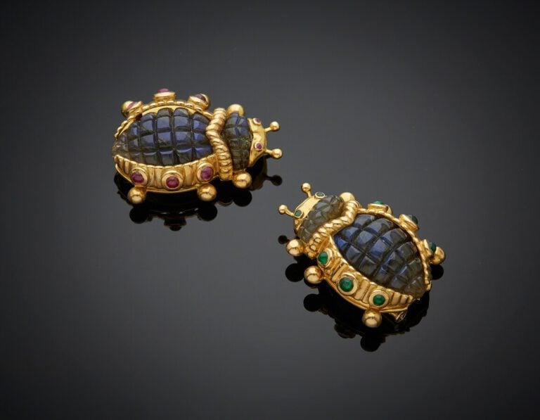 Eva SEGOURA - Paire de CLIPS de CORSAGE « Hannetons » en or jaune (750) perlé e…