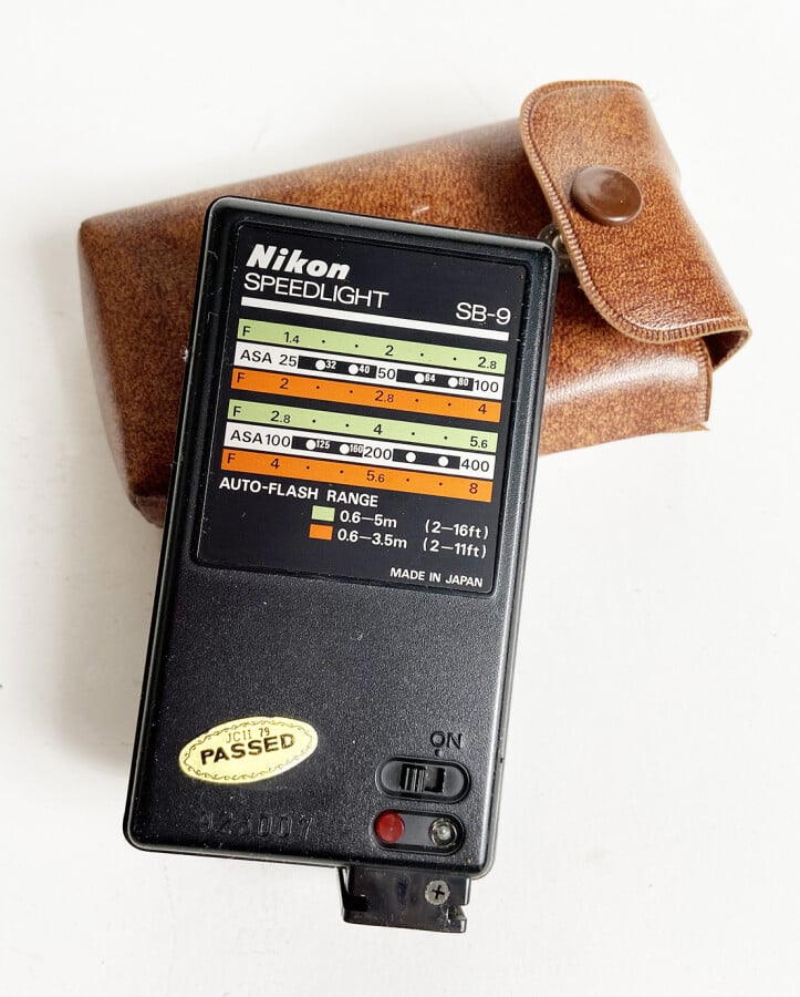 -Flash électronique NIKON SPEEDLIGHT SB-22 - -Flash électronique METZ 185 - -Fl…