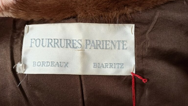 FOURRURES PARIENTE - MANTEAU 7/8 en vison, pattes d'épaules (env. TS/M)
