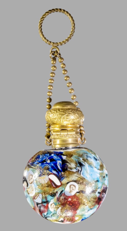 Franchini (Venise). Flacon à sels en verre à fond polychrome et aventurine orné…
