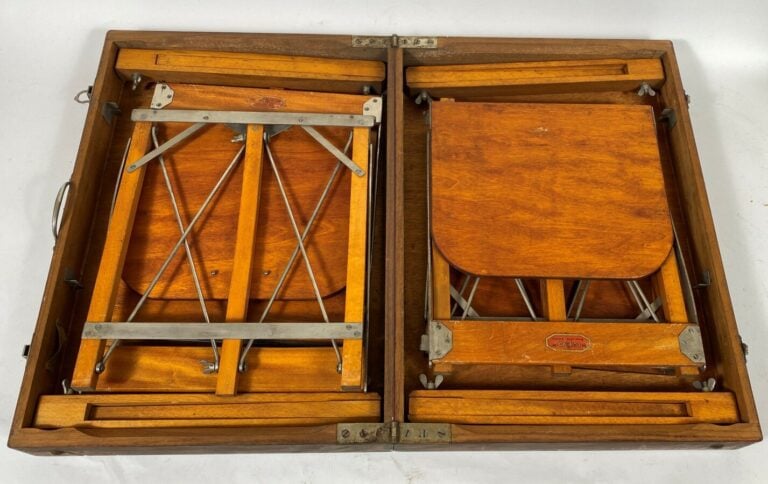 GEO. Mallette pique-nique comprenant une table pliante et 4 chaises. On joint u…