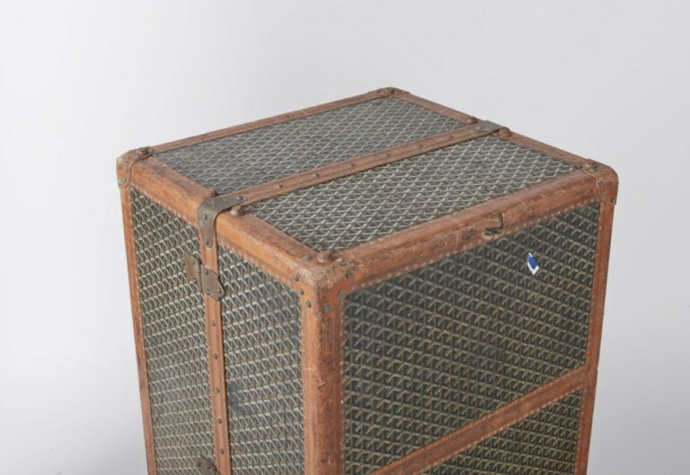 GOYARD, circa 1945/50 - MALLE ARMOIRE en Goyardine, cuir loziné, hêtre, garnitu…