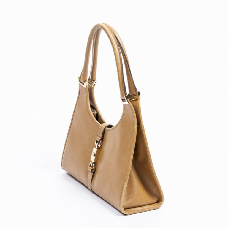GUCCI - Sac - Bag - - Cuir beige - Beige leather - Garnitures laiton doré - Gol…
