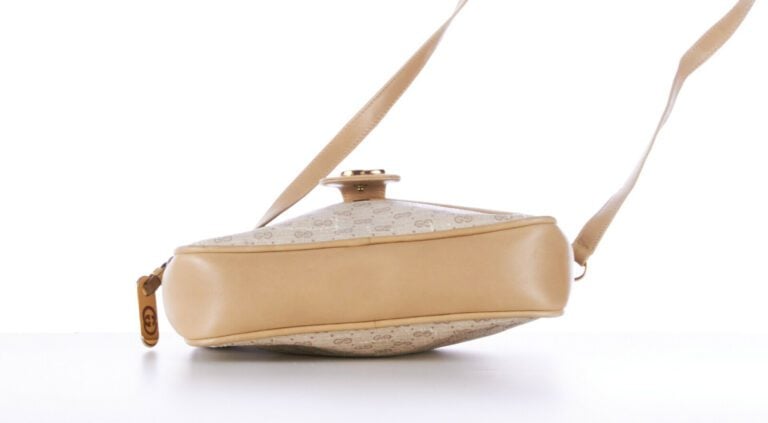 GUCCI - SAC en toile enduite siglée et cuir beige - 18 x 15 x 5 cm - (petite pa…