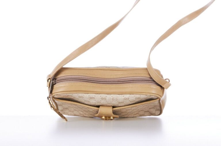 GUCCI - SAC en toile enduite siglée et cuir beige - 18 x 15 x 5 cm - (petite pa…
