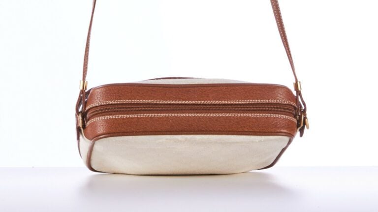 GUCCI - SAC en toile enduite siglée et porc naturel - 22 x 15 x 6 cm - (marques…