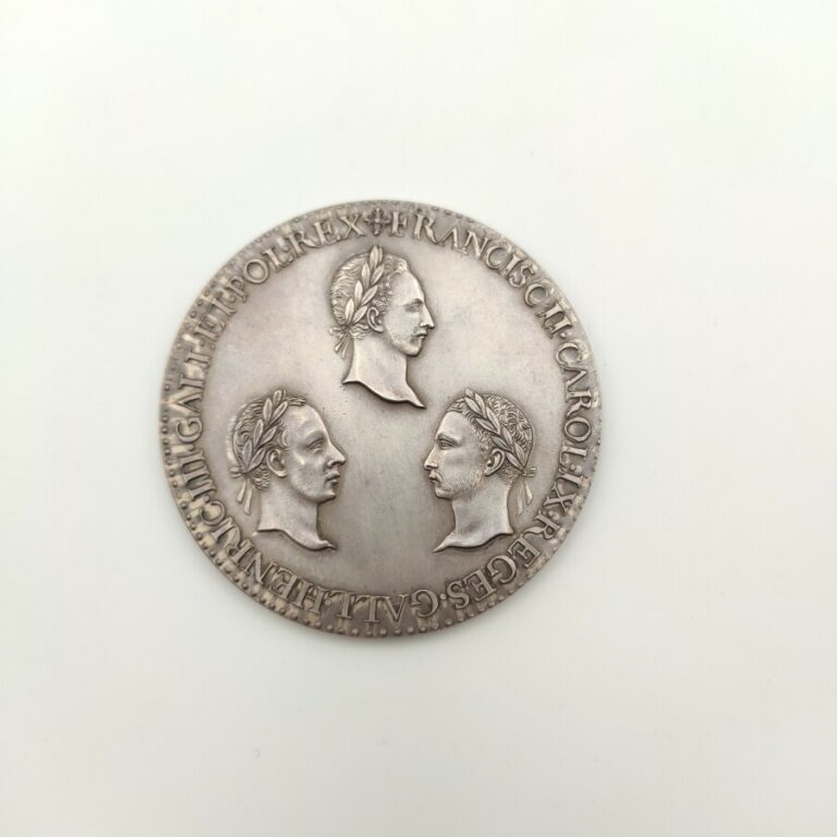 Henri III (1574-1589). Médaille dynastique en argent sur flan mat, attribuée à…