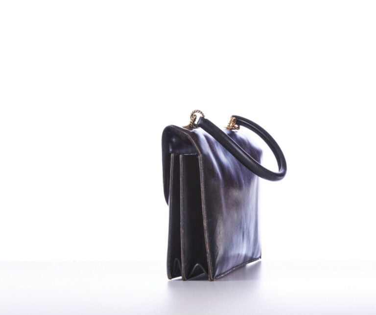 HERMÈS - 1960s - SAC "Cordelière" en box noir, garnitures métal plaqué or - 28…