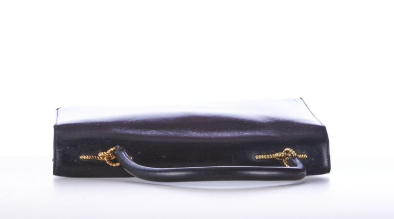 HERMÈS - 1960s - SAC "Cordelière" en box noir, garnitures métal plaqué or - 28…