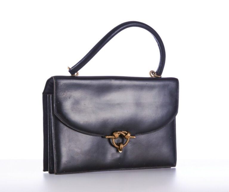 HERMÈS - 1960s - SAC "Cordelière" en box noir, garnitures métal plaqué or - 28…
