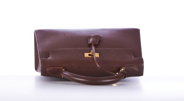 HERMÈS - 1992 - SAC "Kelly" 28 cm en veau Courchevel chocolat au lait, garnitur…