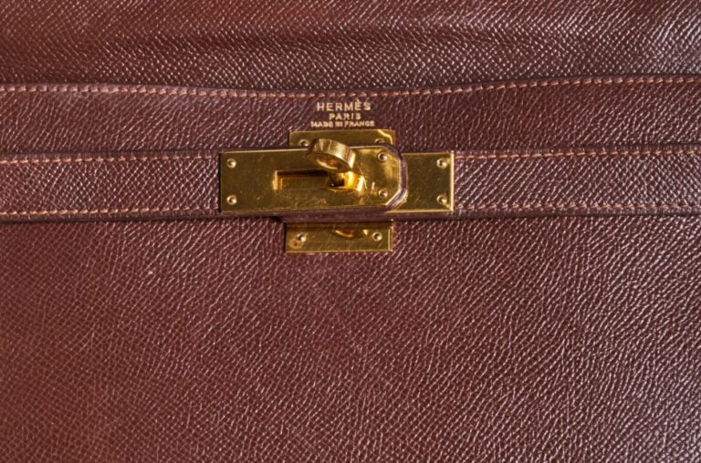 HERMÈS - 1992 - SAC "Kelly" 28 cm en veau Courchevel chocolat au lait, garnitur…