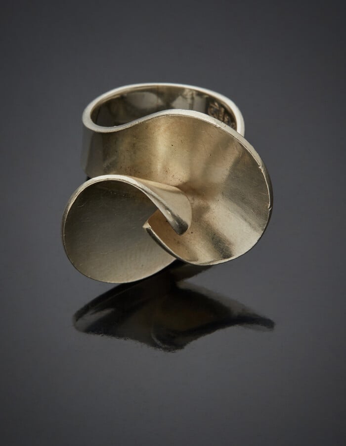 Ibe DAHLQUIST pour GEORG JENSEN - BAGUE "Swirl" en argent (925) sculpté. Vers 1…