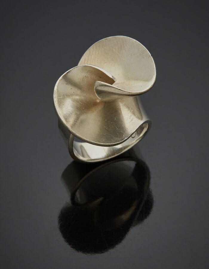 Ibe DAHLQUIST pour GEORG JENSEN - BAGUE "Swirl" en argent (925) sculpté. Vers 1…