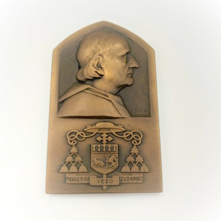 IIIe République (1870-1940). Plaquette Art-Déco en bronze par Bazin, sur flan m…