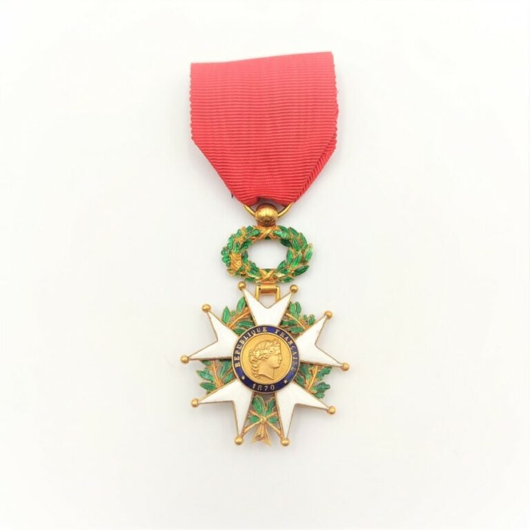 IIIe République. Ordre de la Légion d'Honneur. Étoile de Chevalier en or et éma…