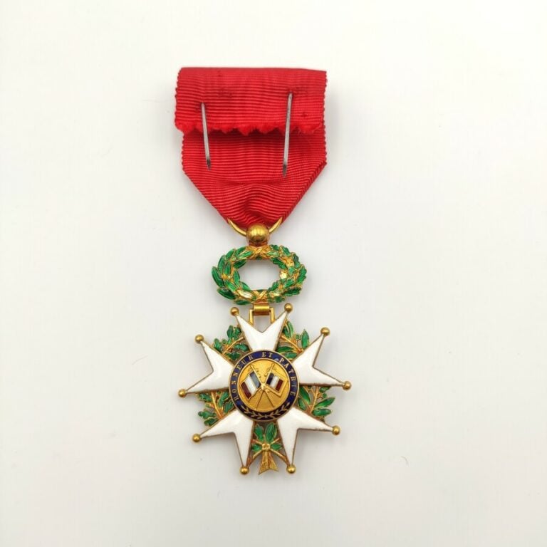 IIIe République. Ordre de la Légion d'Honneur. Étoile de Chevalier en or et éma…