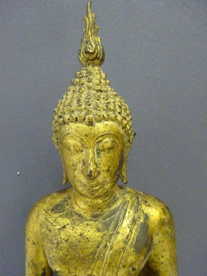 IMPORTANT BOUDDHA EN BRONZE LAQUE OR - Thailande, - Bouddha assis en padmasana…