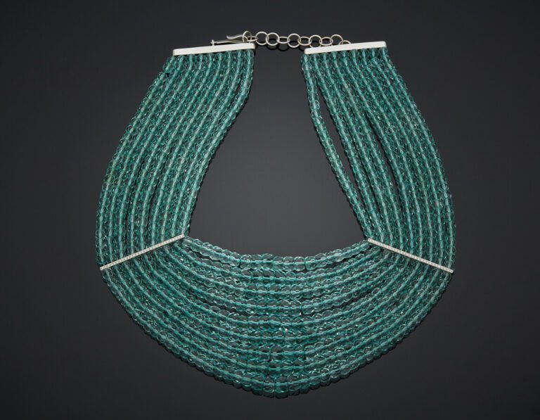 Important COLLIER "draperie" composé de neuf rangs de perles de fluorites bleue…