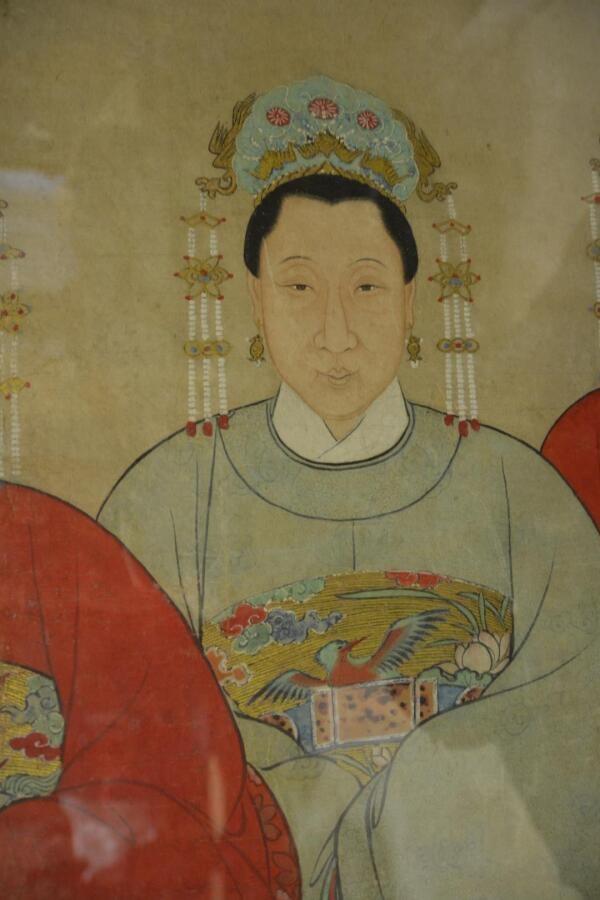 IMPORTANT PORTRAIT D'ANCETRES FEMININS SUR PLUSIEURS GENERATIONS - Chine, XXe s…