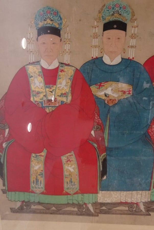 IMPORTANT PORTRAIT D'ANCETRES FEMININS SUR PLUSIEURS GENERATIONS - Chine, XXe s…