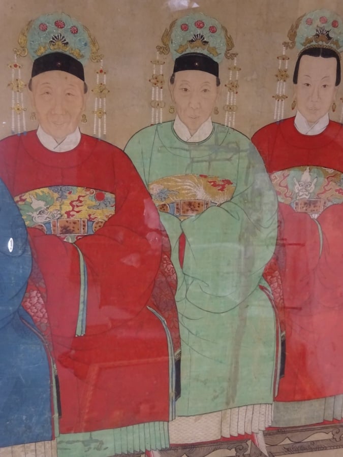 IMPORTANT PORTRAIT D'ANCETRES FEMININS SUR PLUSIEURS GENERATIONS - Chine, XXe s…