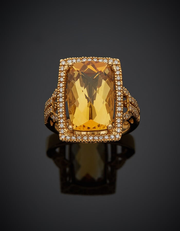 Importante BAGUE rectangulaire en or jaune (750) ajouré, centré d'une citrine f…