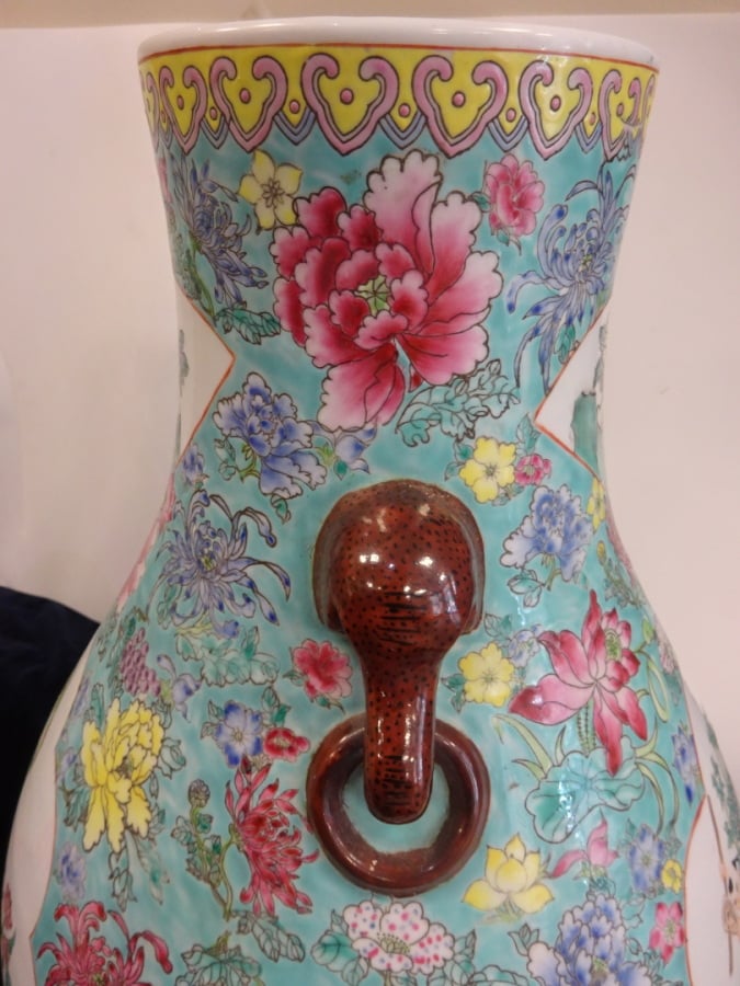 IMPORTANTE SUITE DE DEUX (2) VASES EN PORCELAINE DE FORME HU - Chine, Moderne -…