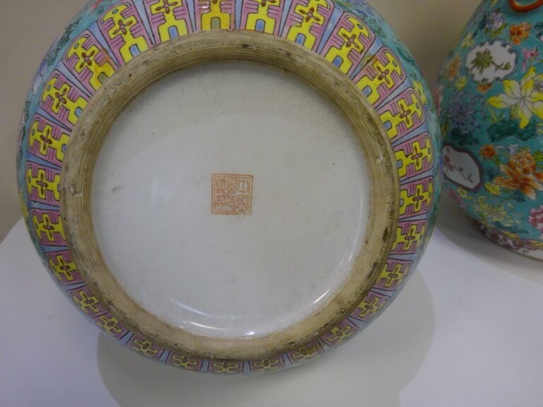 IMPORTANTE SUITE DE DEUX (2) VASES EN PORCELAINE DE FORME HU - Chine, Moderne -…