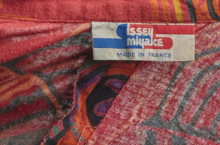 ISSEY MIYAKE - Automne-hiver 1976 - BLOUSE entravée à manches kimono en coton g…