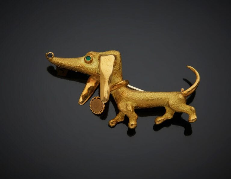 JOPEL - BROCHE "teckel" en or jaune (750) amati, sculpté, l'oeil et la truffe s…